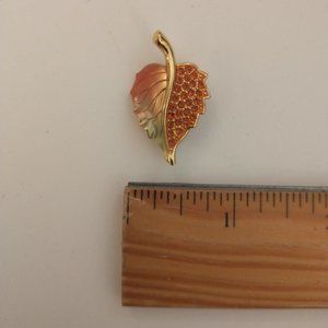 Vintage Joan Rivers Leaf Pin (small)